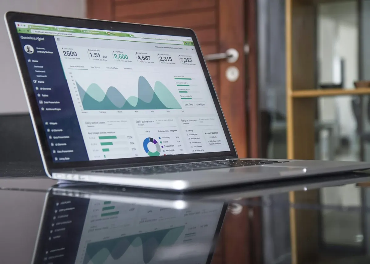 Real-time analytics graphs on a laptop